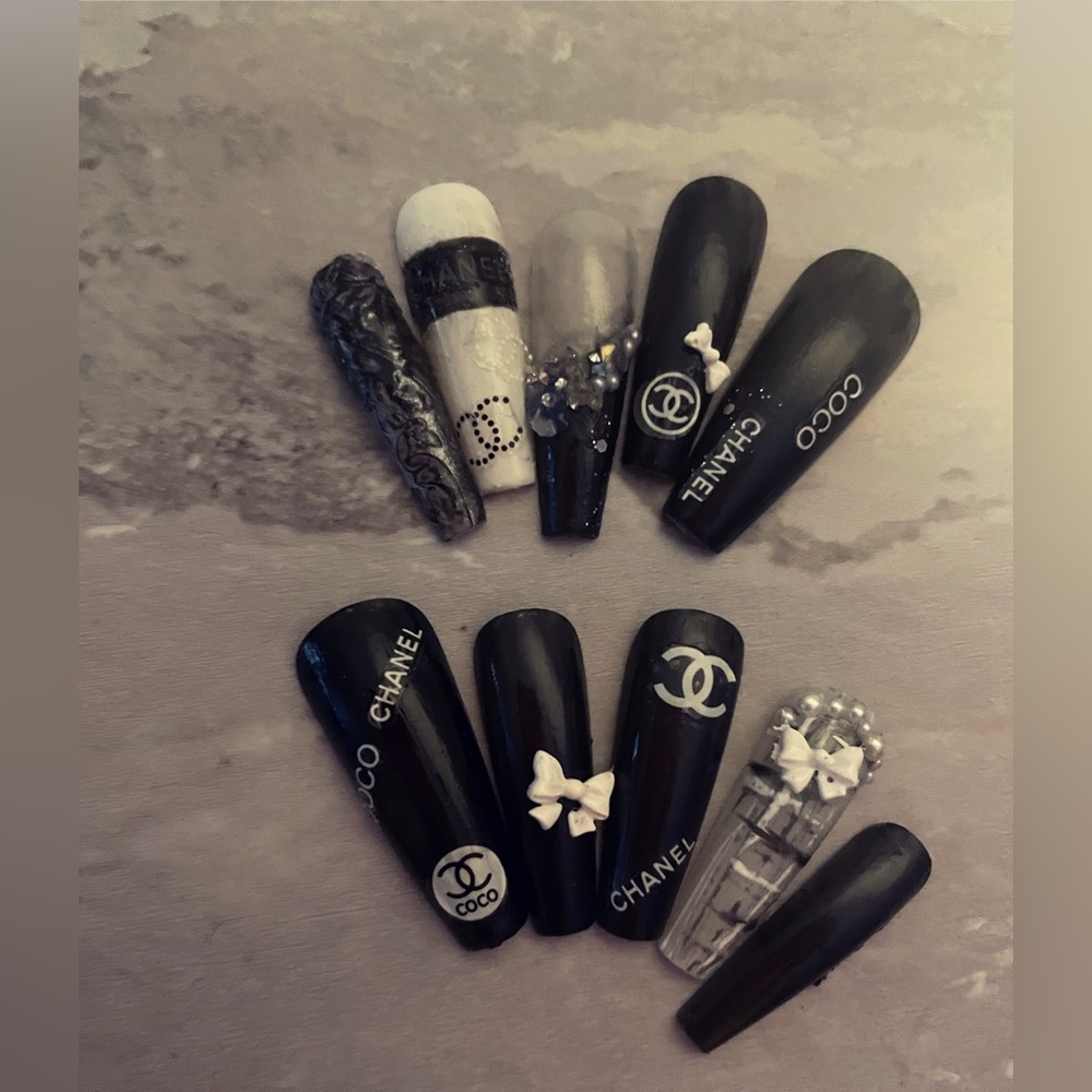 Designer press on nails